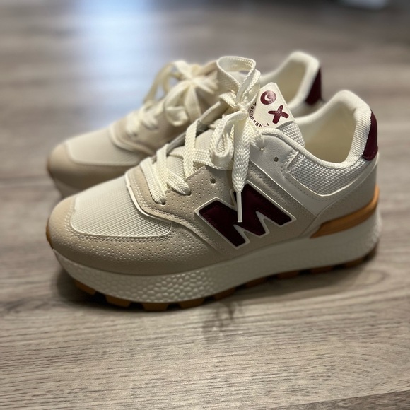 Shoes - Brand new women’s sneakers